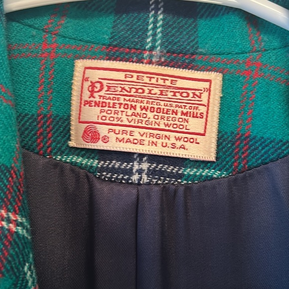 Vintage Pendleton 100% wool plaid blazer. Size 4P - Picture 3 of 4
